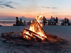 et bål på stranden